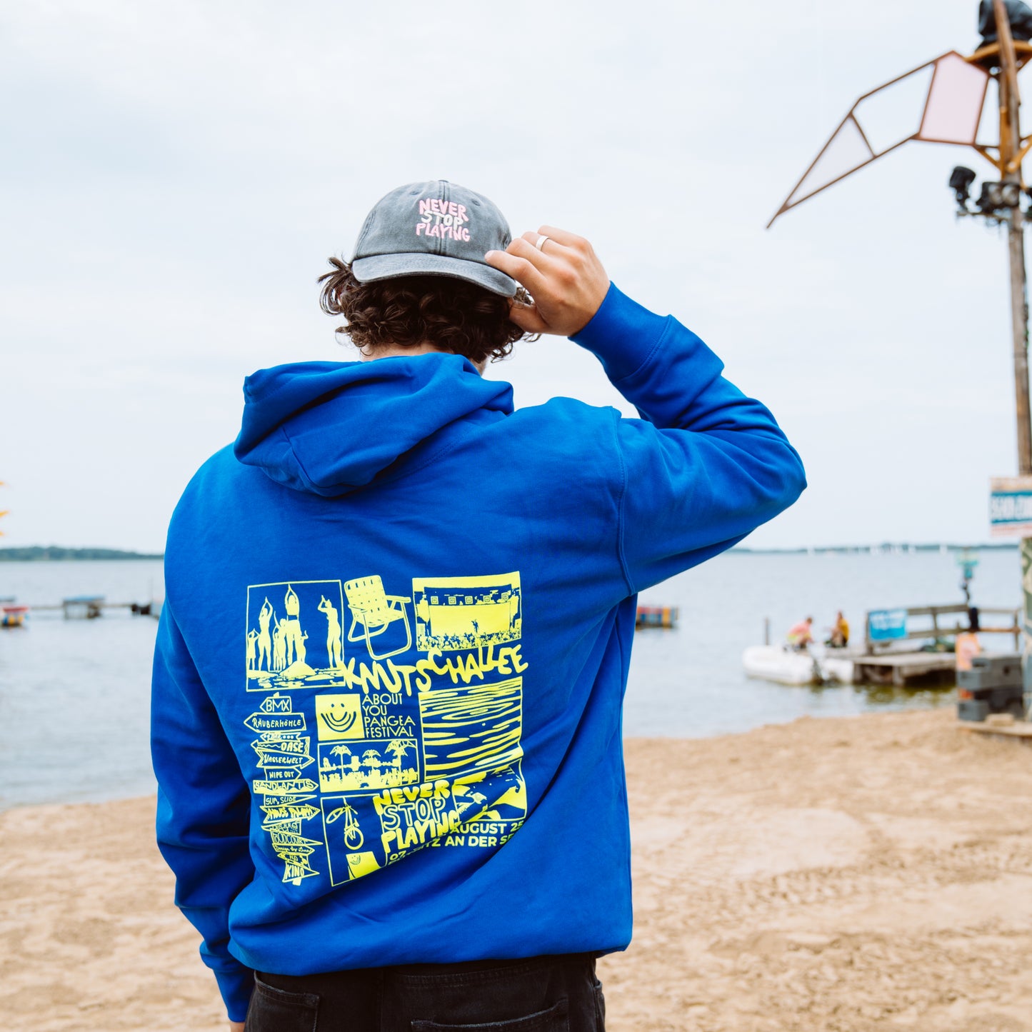 Hoodie mit gelbem Backprint - Merch by Gib Rillé