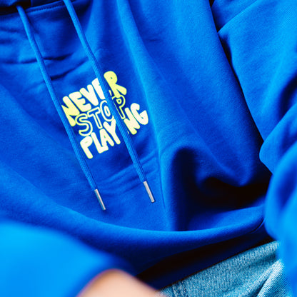 Blauer Kapuzenpulli mit Druck